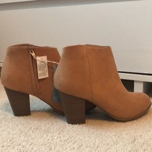 🔴NWT🔴Brown heeled booties